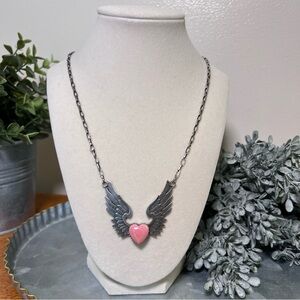 925 Sterling Silver Queen Conch Heart Necklace w/ Sterling Wings
